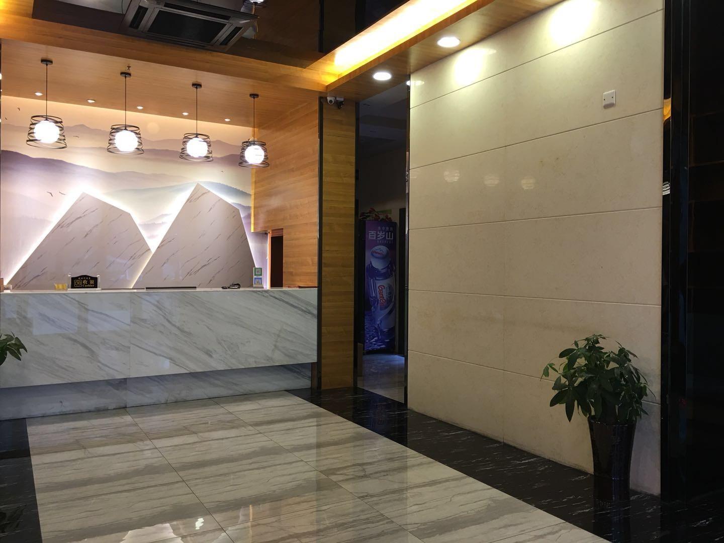 Haoshidai Hotel (Nanning Jiangnan Passenger Station Jinxiang Avenue Subway Station) 2*
