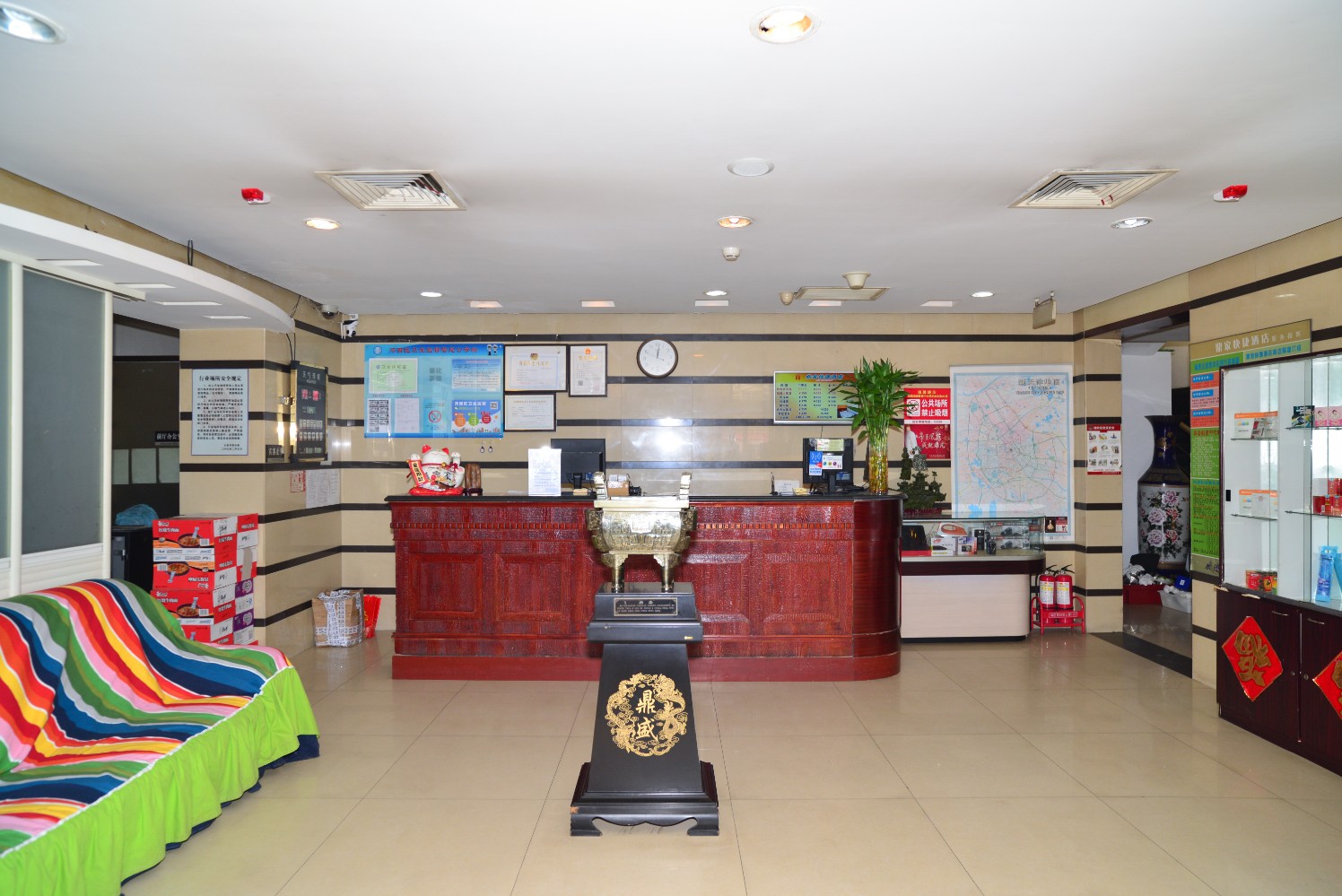 James Joyce Coffetel (Culture Center Metro Station, Youyi Road) 3*