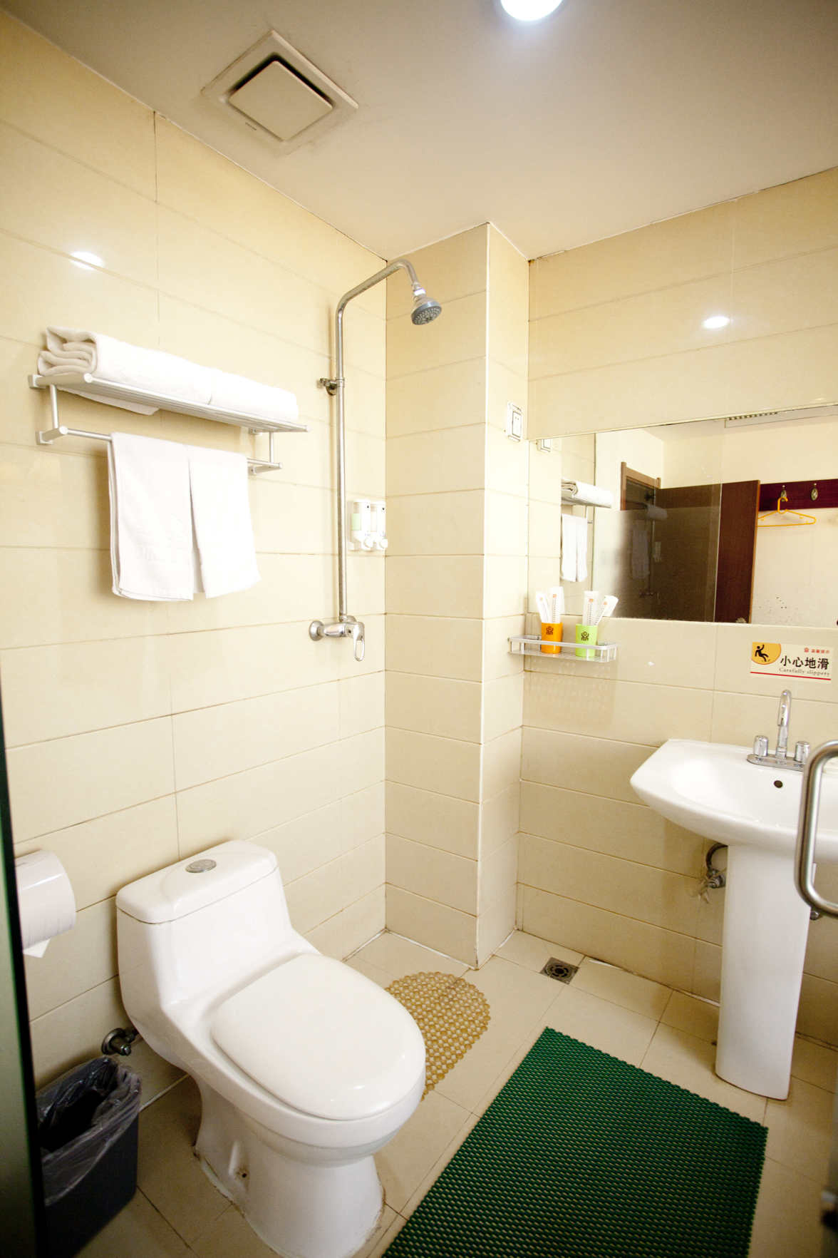 James Joyce Coffetel (Culture Center Metro Station, Youyi Road) 3*