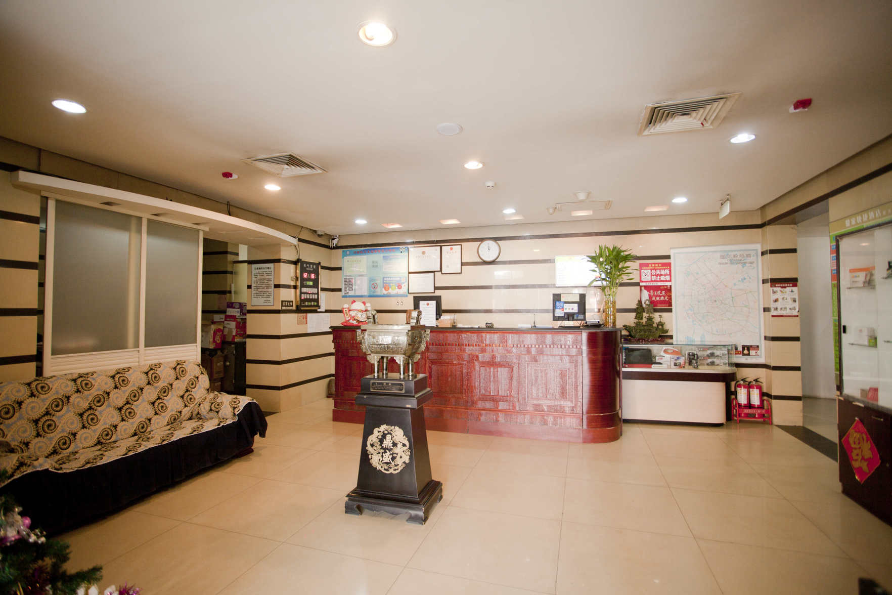 James Joyce Coffetel (Culture Center Metro Station, Youyi Road) 3*