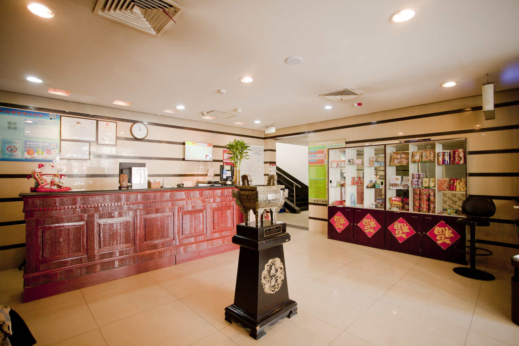 James Joyce Coffetel (Culture Center Metro Station, Youyi Road) 3*