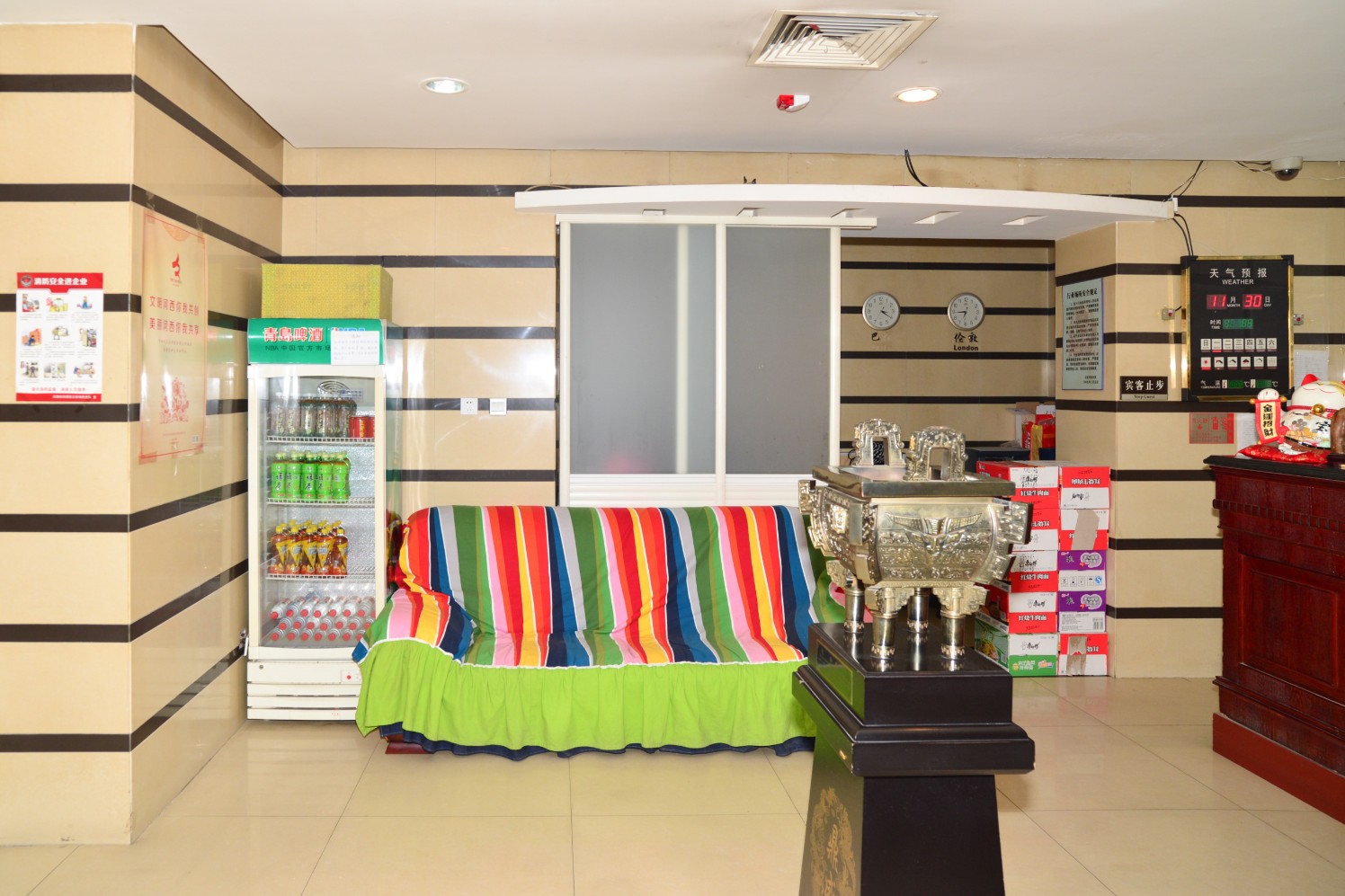 James Joyce Coffetel (Culture Center Metro Station, Youyi Road) 3*