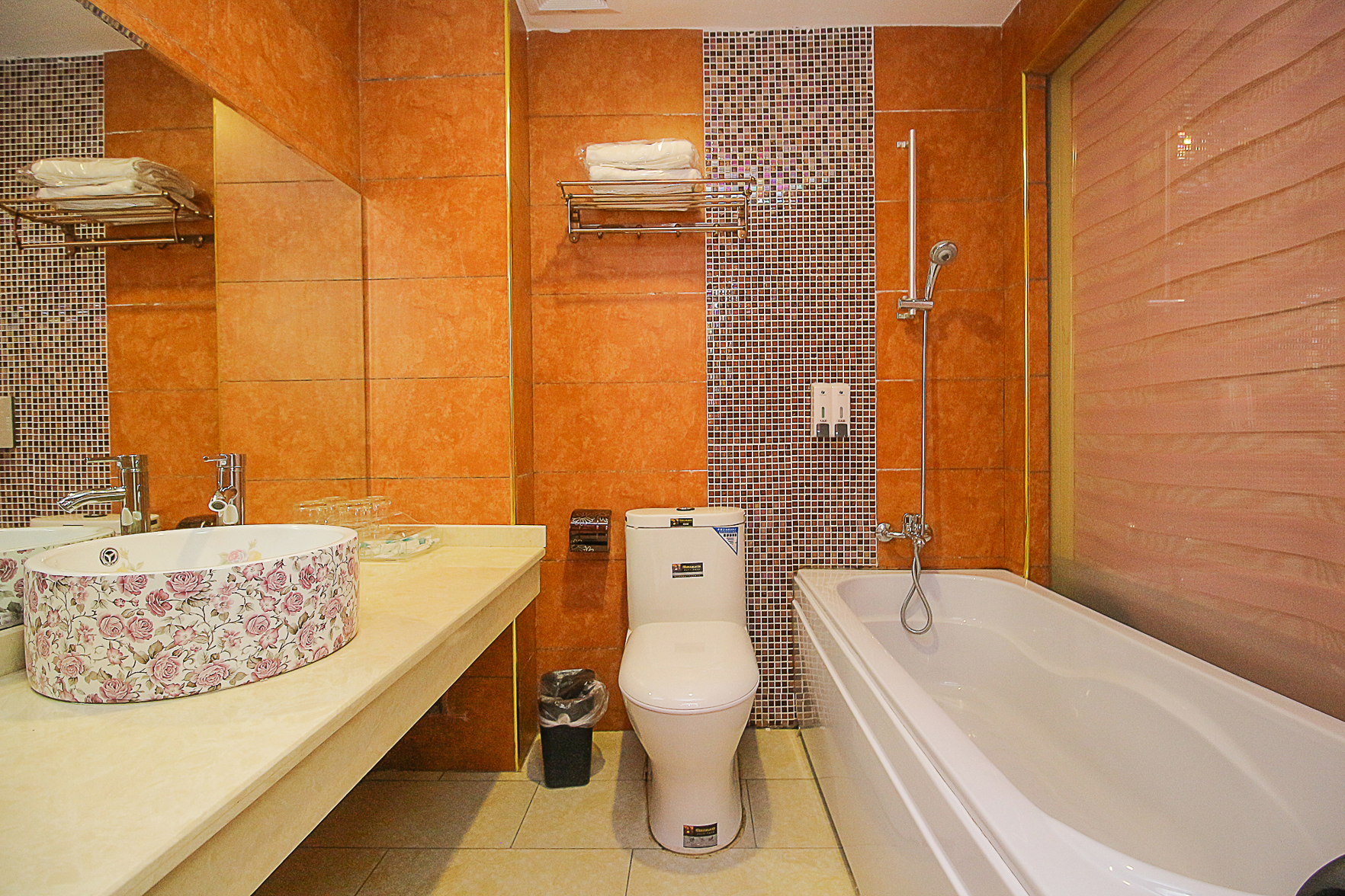 V8 Wisdom Hotel (Haikou CRV East Railway Station) 2*