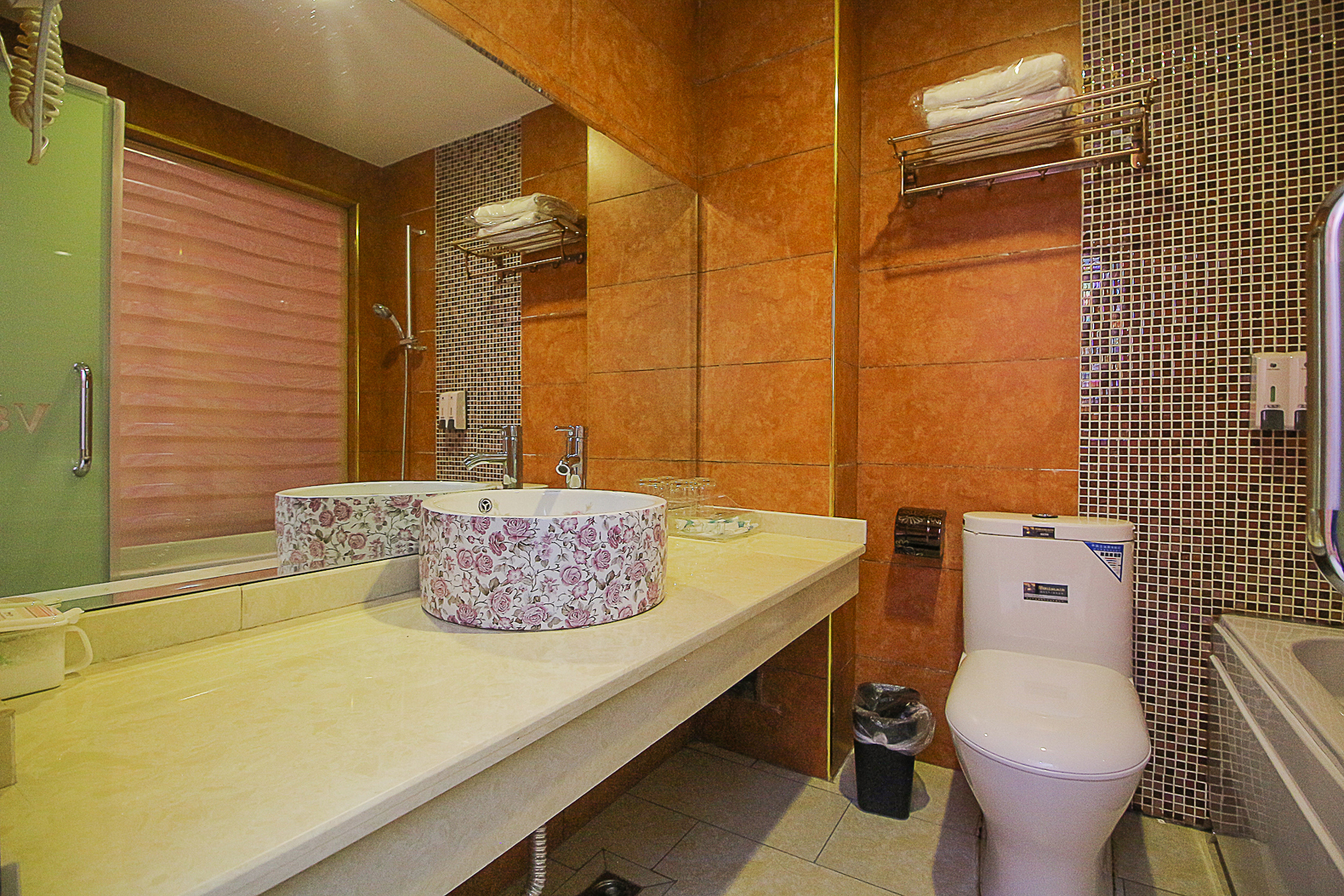 V8 Wisdom Hotel (Haikou CRV East Railway Station) 2*