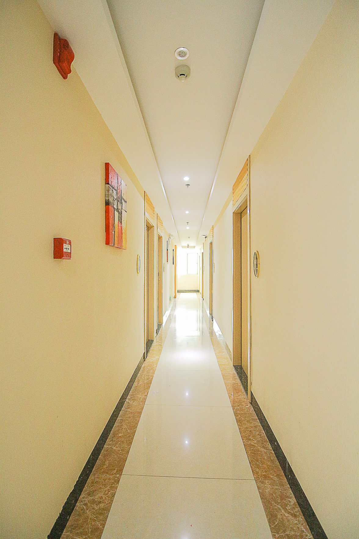V8 Wisdom Hotel (Haikou CRV East Railway Station) 2*