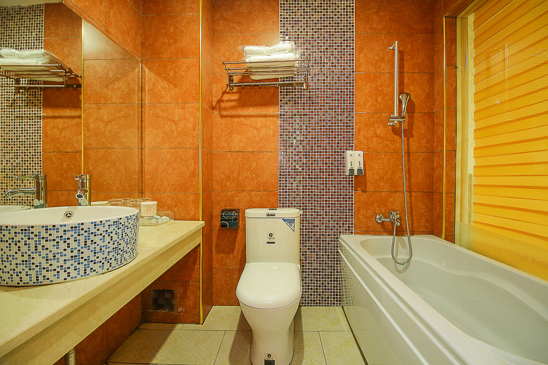 V8 Wisdom Hotel (Haikou CRV East Railway Station) 2*