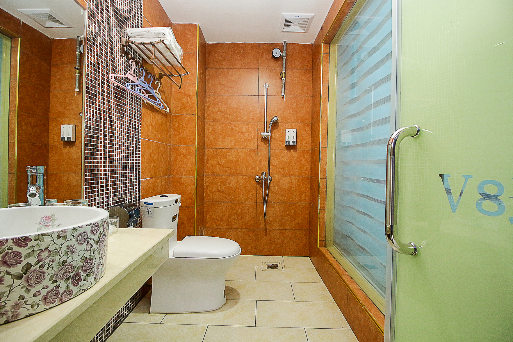 V8 Wisdom Hotel (Haikou CRV East Railway Station) 2*