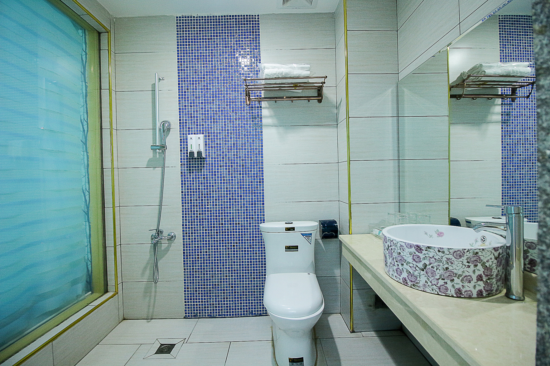 V8 Wisdom Hotel (Haikou CRV East Railway Station) 2*