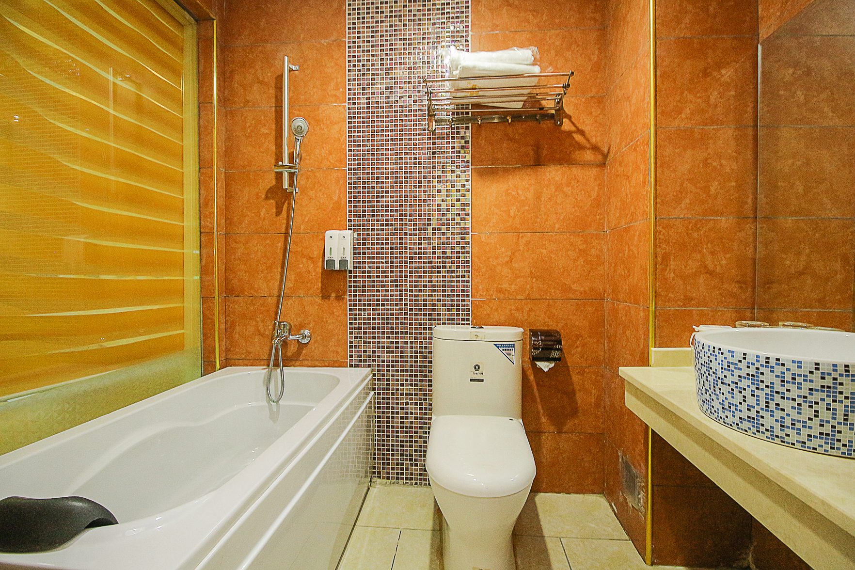 V8 Wisdom Hotel (Haikou CRV East Railway Station) 2*
