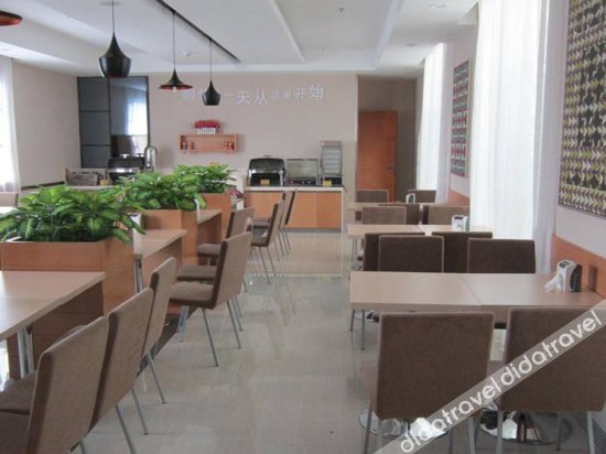 City Comfort Inn Hotel (Nanning Jinhu Square Nanhu Subway Station) 3*