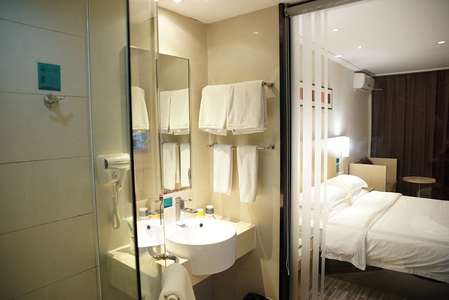 City Comfort Inn Hotel (Nanning Jinhu Square Nanhu Subway Station) 3*