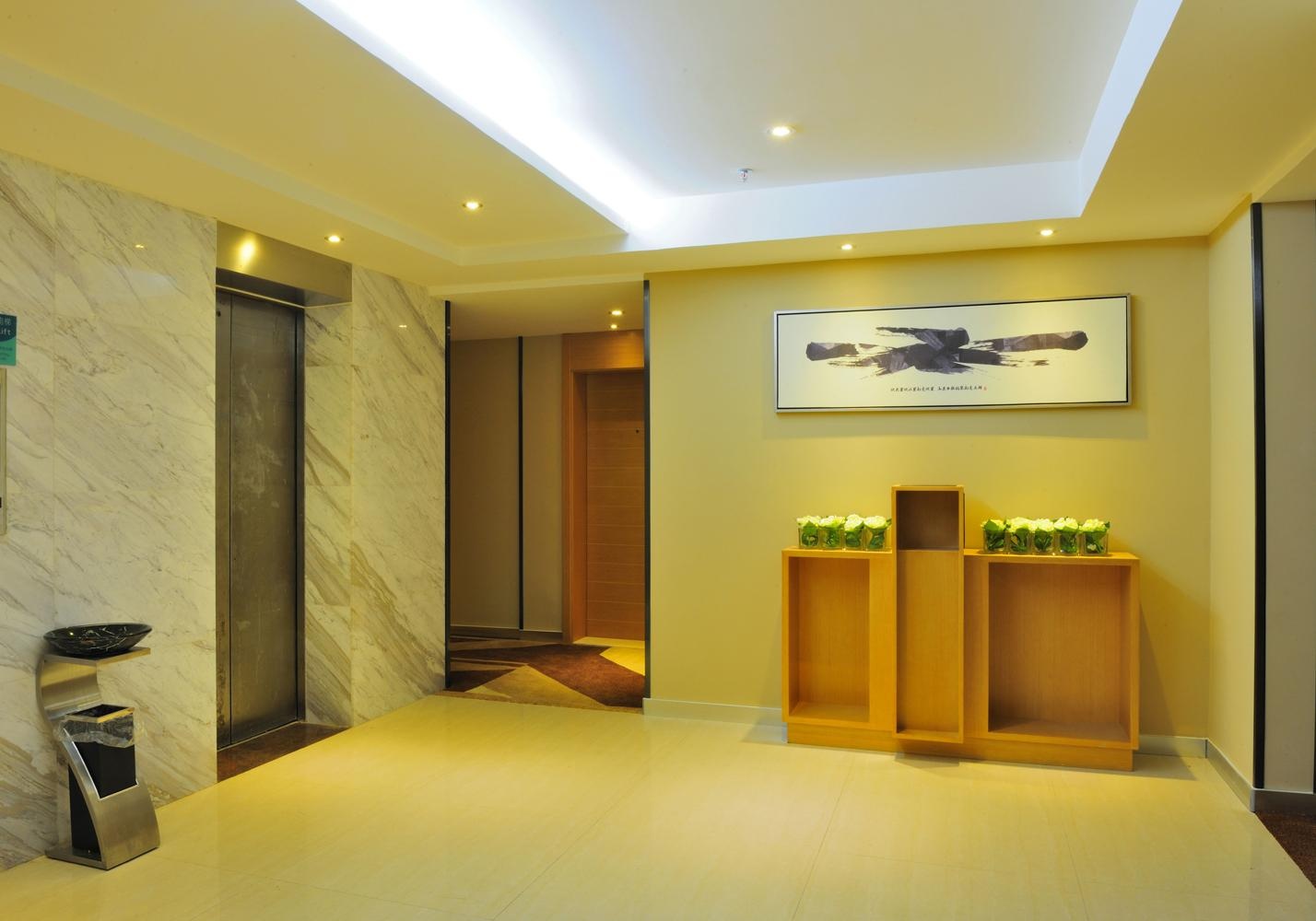 City Comfort Inn (Nanning JinhuSquere DonggeluSubway Station ) 2*