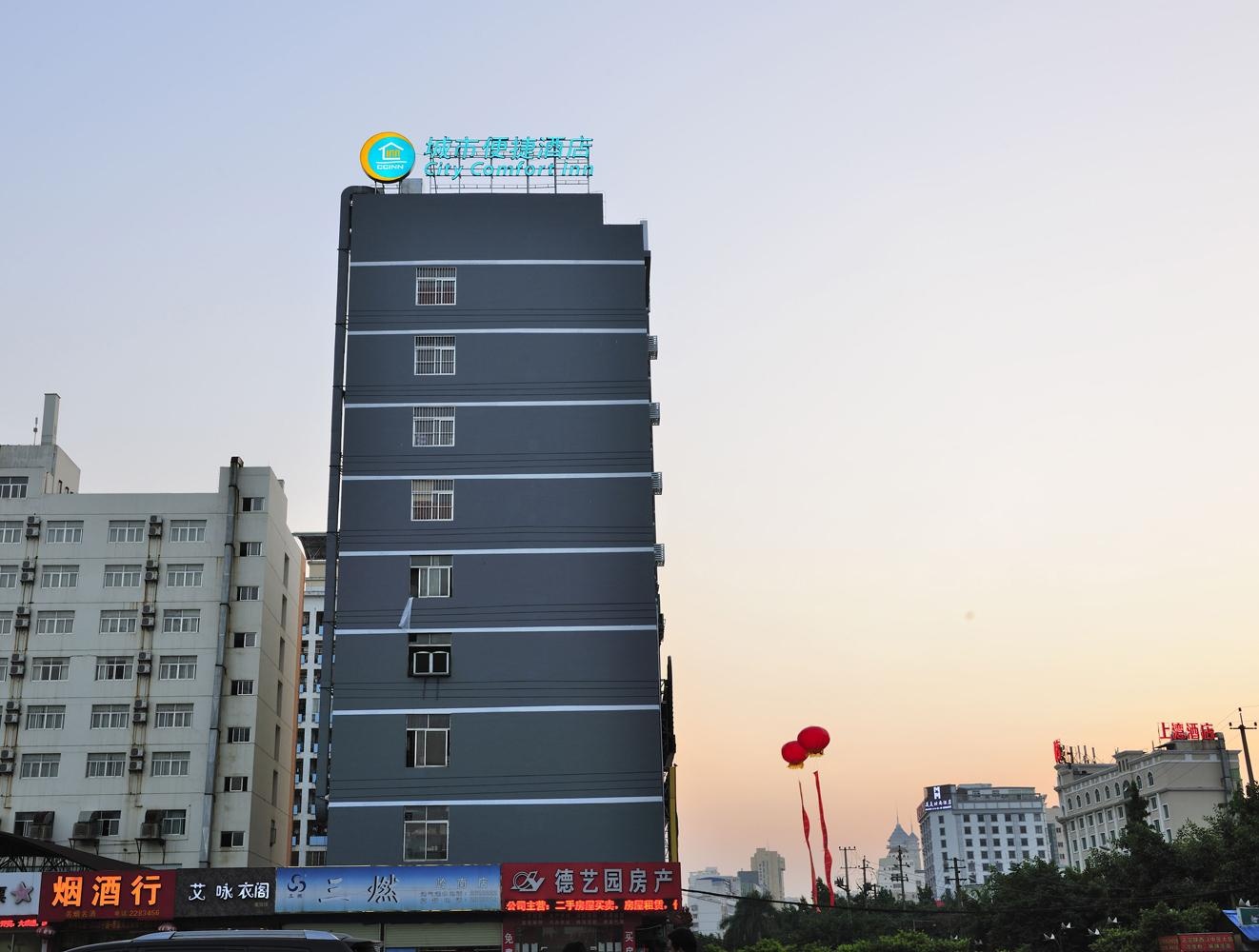 City Comfort Inn (Nanning JinhuSquere DonggeluSubway Station ) 2*