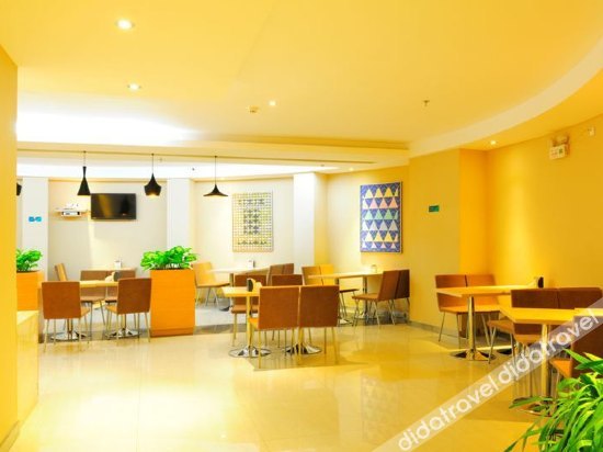 City Comfort Inn (Nanning JinhuSquere DonggeluSubway Station ) 2*