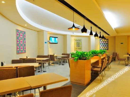 City Comfort Inn (Nanning JinhuSquere DonggeluSubway Station ) 2*