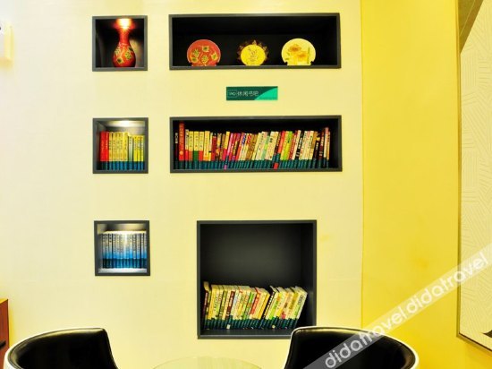 City Comfort Inn (Nanning JinhuSquere DonggeluSubway Station ) 2*