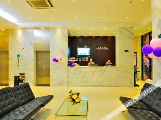 City Comfort Inn (Nanning JinhuSquere DonggeluSubway Station ) 2*