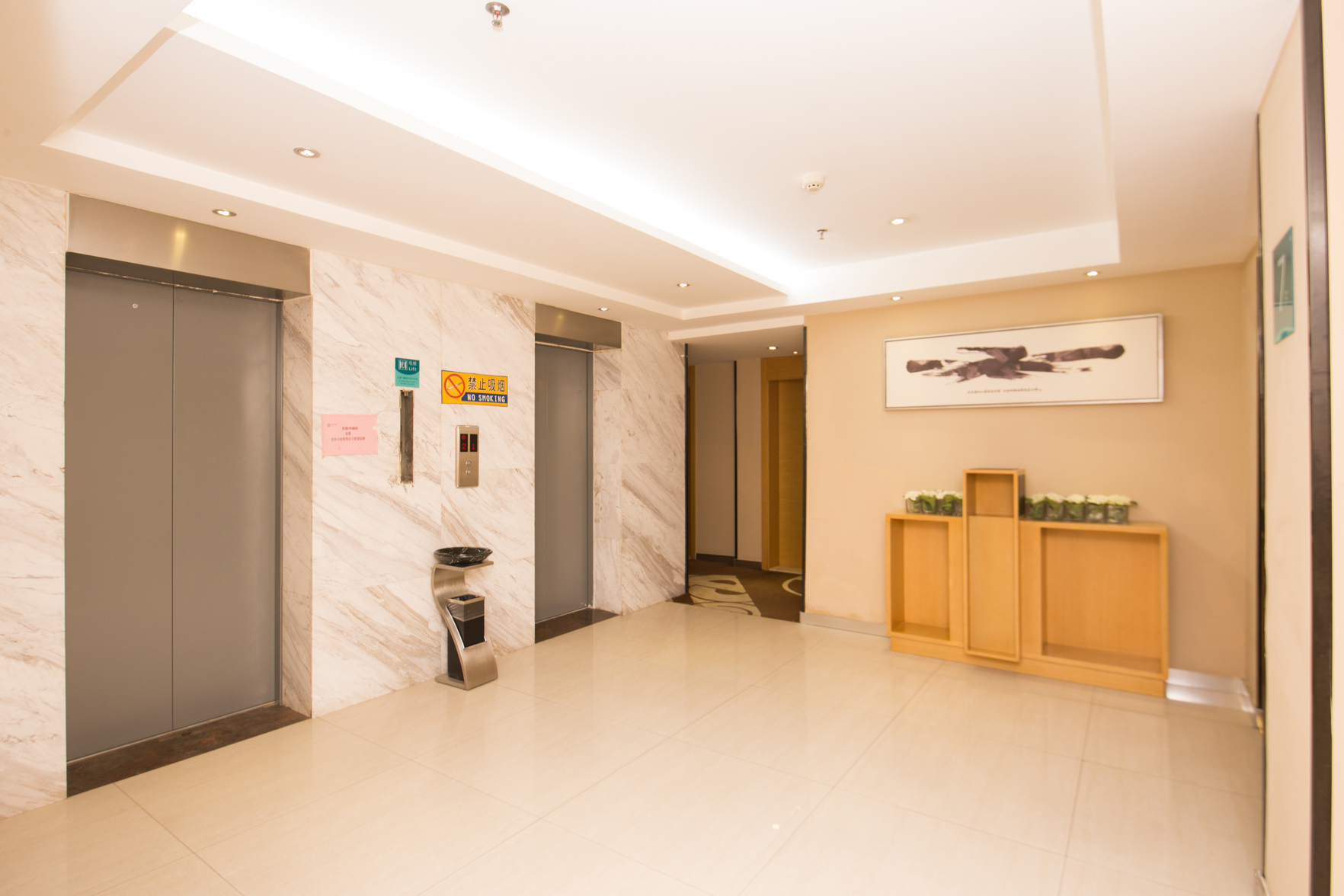 City Comfort Inn (Nanning JinhuSquere DonggeluSubway Station ) 2*