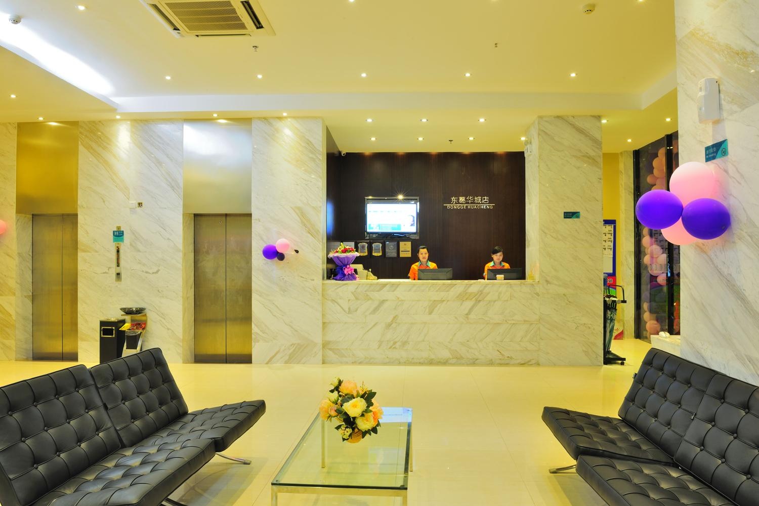 City Comfort Inn (Nanning JinhuSquere DonggeluSubway Station ) 2*