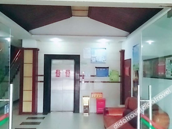 Fengcheng Business Hotel (Haikou Fengxiang Road) 2*