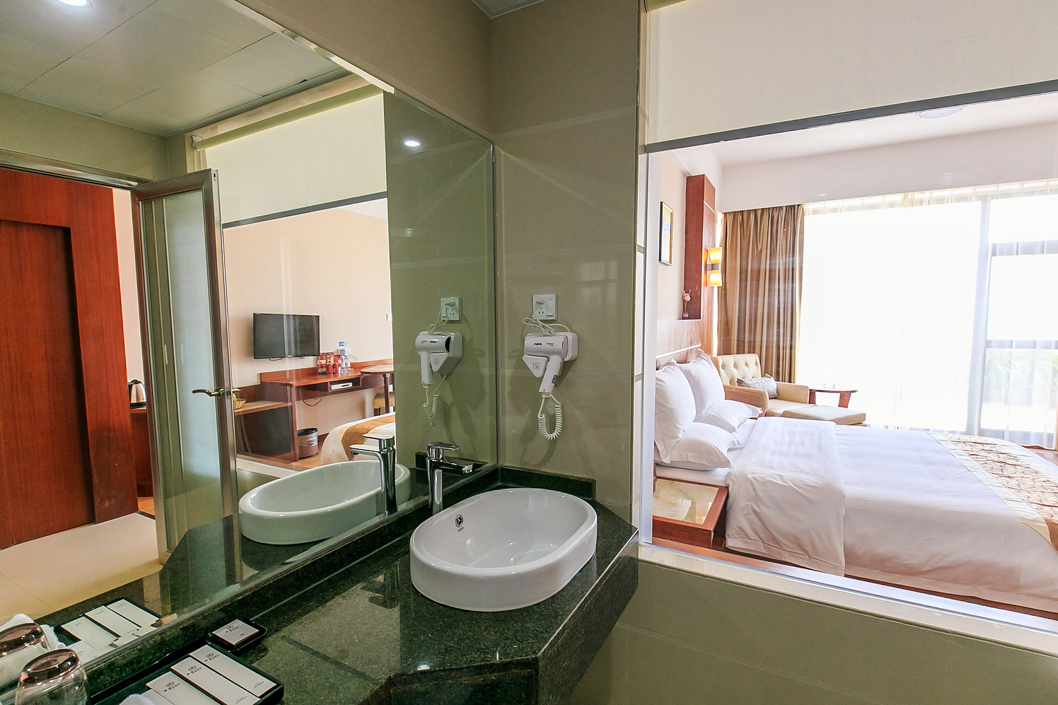 Haichen Hotel 3*