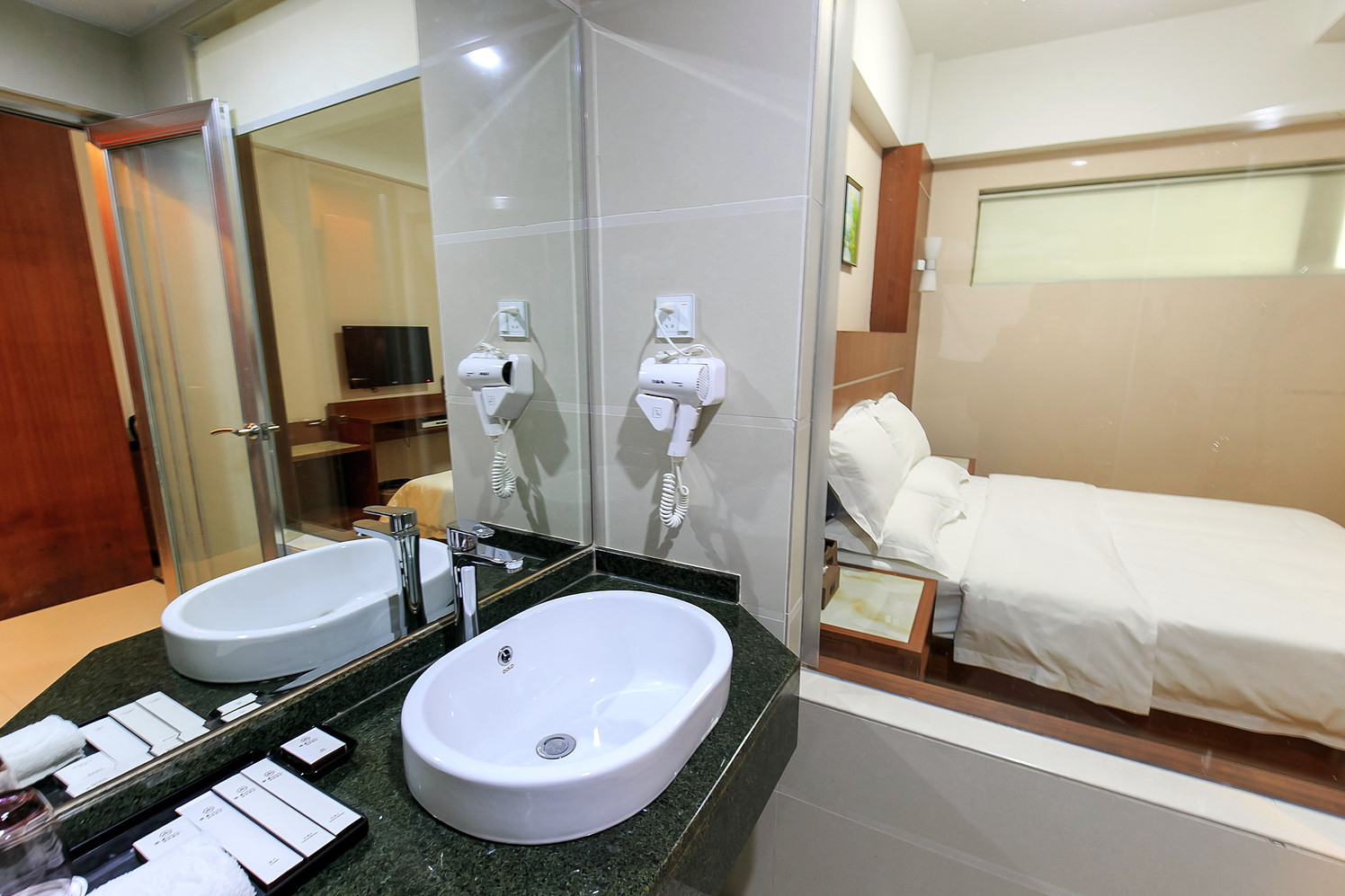 Haichen Hotel 3*