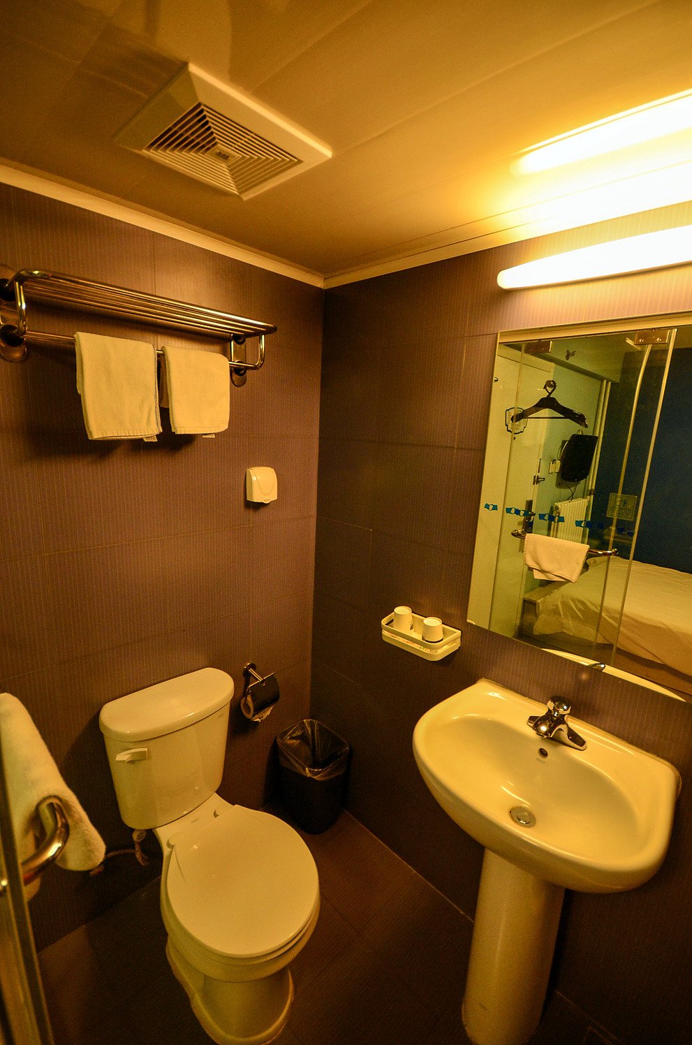 Wanbo Hotel (Xining Mojia Street & Daxin Street Night Market Branch) 2*