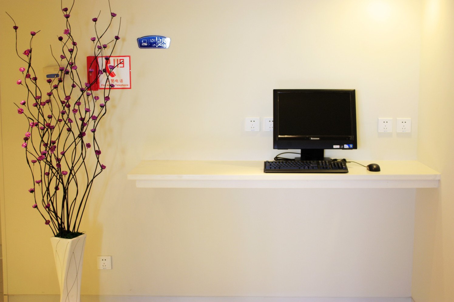 Wanbo Hotel (Xining Mojia Street & Daxin Street Night Market Branch) 2*