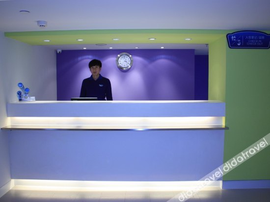 Wanbo Hotel (Xining Mojia Street & Daxin Street Night Market Branch) 2*