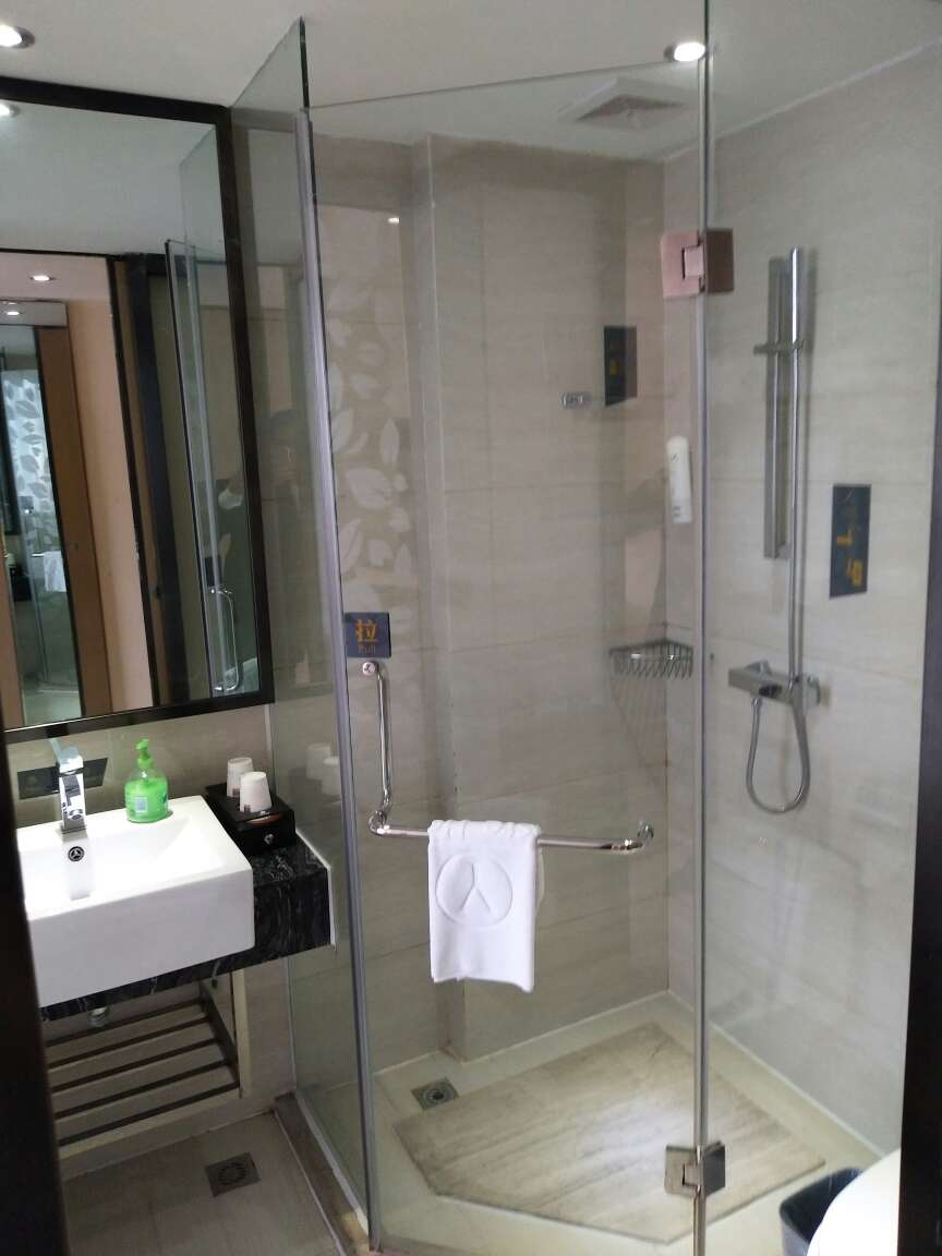 Yeste Hotel (Nanning Hengyang East Road  Mingxiu subway station ) 3*