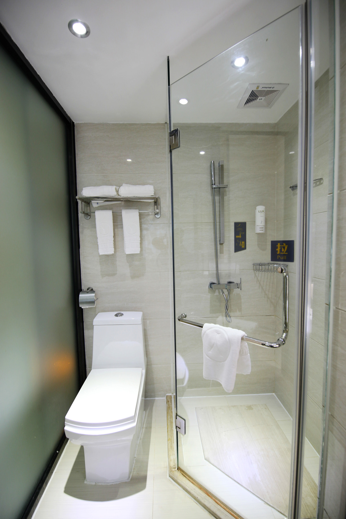 Yeste Hotel (Nanning Hengyang East Road  Mingxiu subway station ) 3*