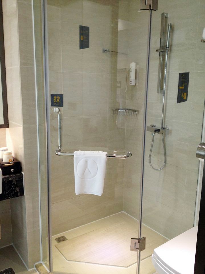 Yeste Hotel (Nanning Hengyang East Road  Mingxiu subway station ) 3*