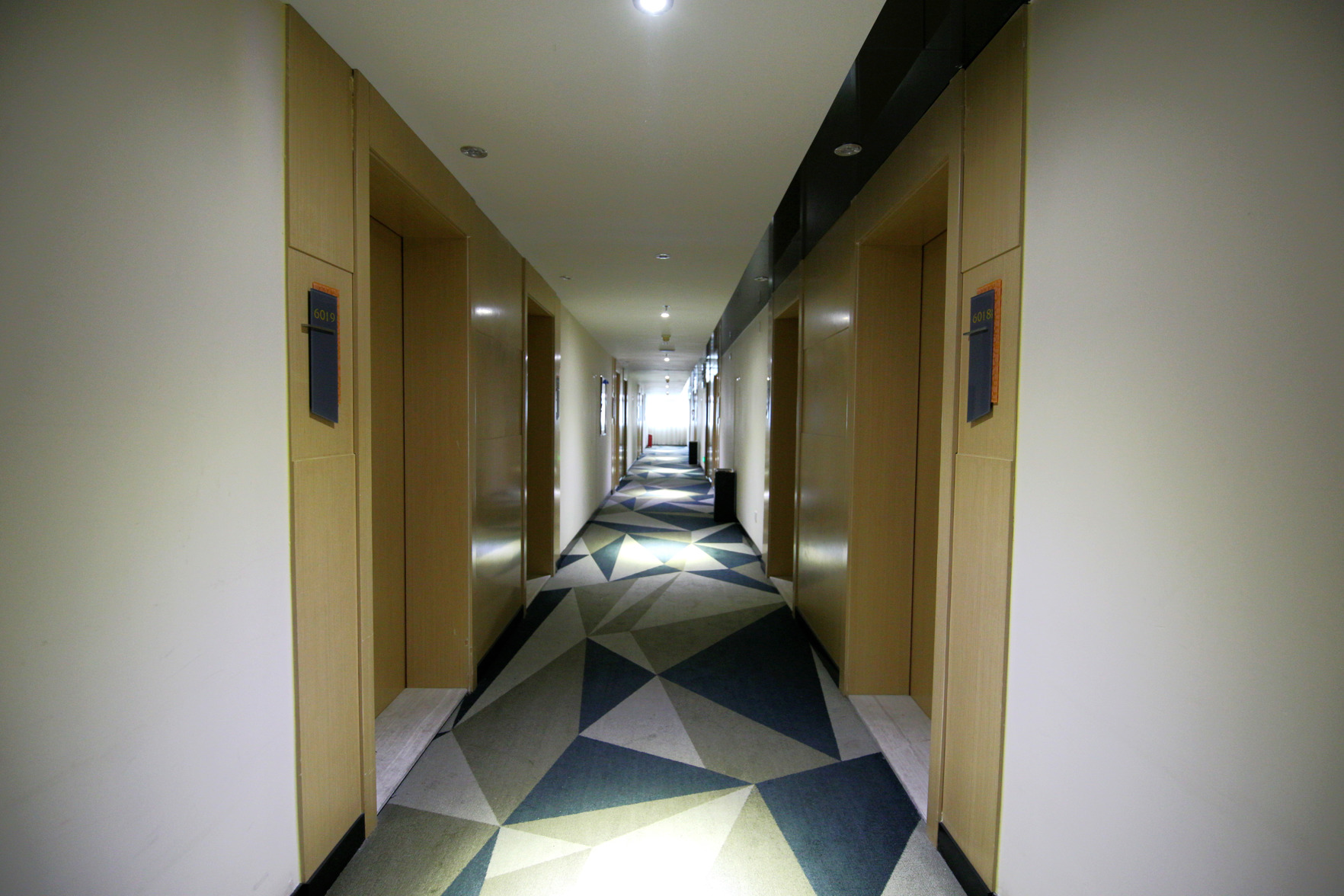 Yeste Hotel (Nanning Hengyang East Road  Mingxiu subway station ) 3*