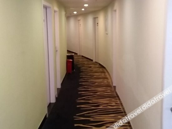 Borrman Hotel (Guangzhou East Railway Station Meihuayuan Subway Station) 2*
