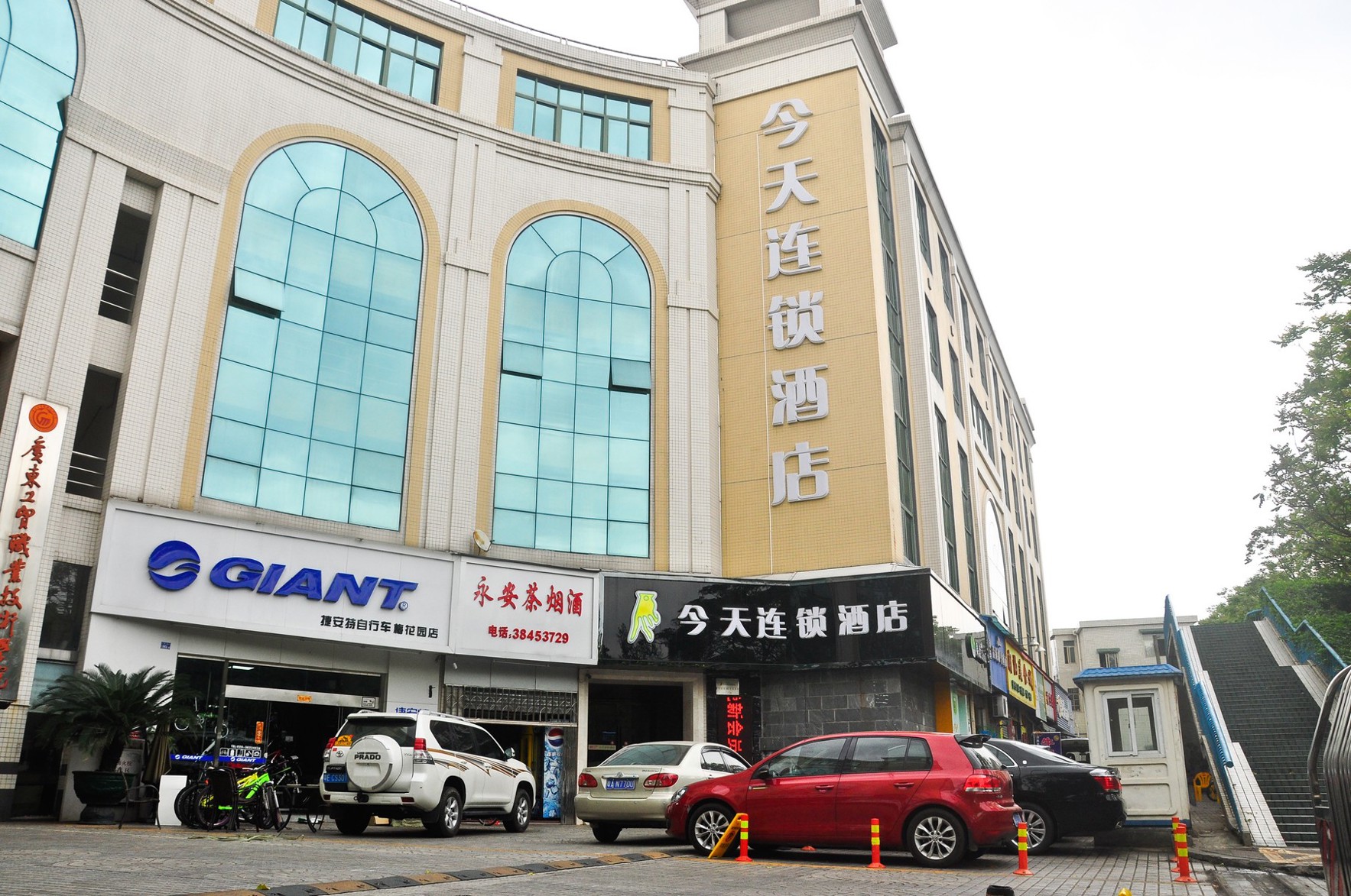 Borrman Hotel (Guangzhou East Railway Station Meihuayuan Subway Station) 2*