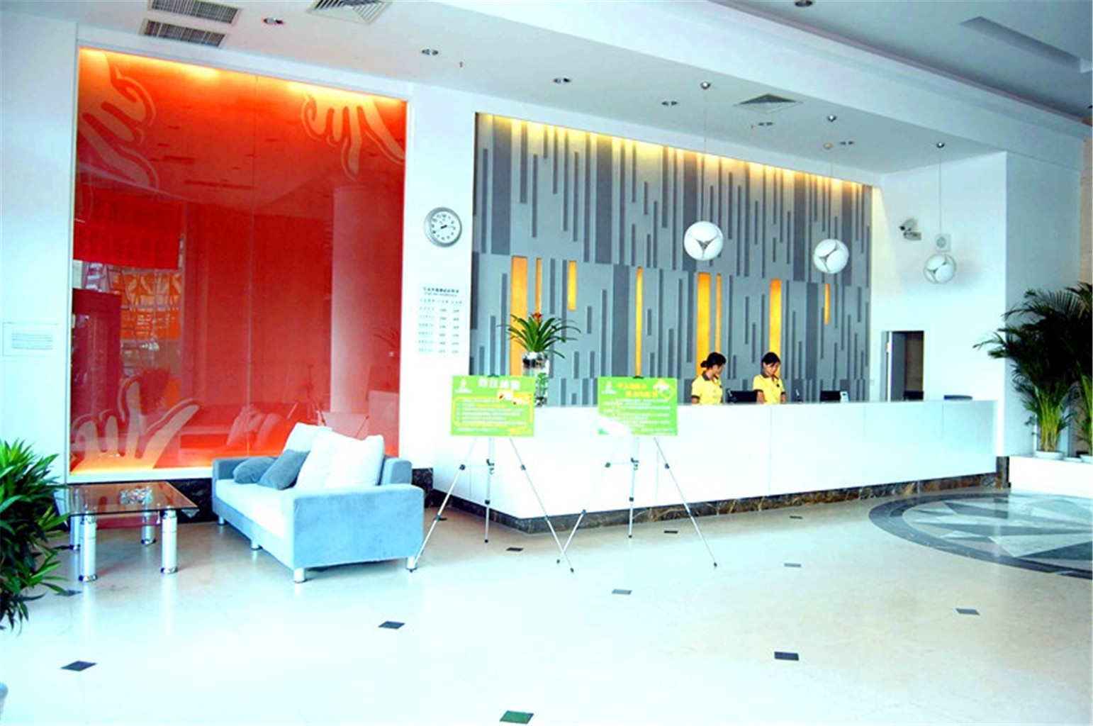 Borrman Hotel (Guangzhou East Railway Station Meihuayuan Subway Station) 2*