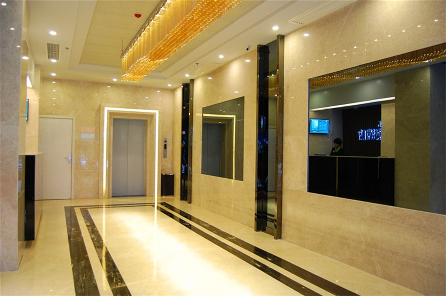 Borrman Hotel (Guangzhou East Railway Station Meihuayuan Subway Station) 2*