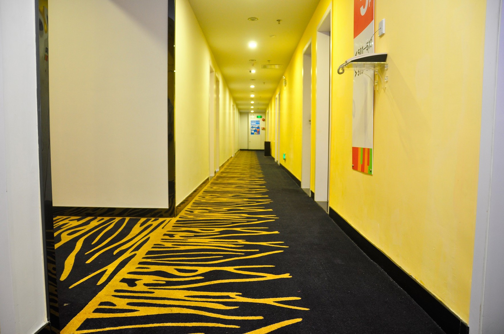 Borrman Hotel (Guangzhou East Railway Station Meihuayuan Subway Station) 2*