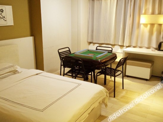 Borrman Hotel (Guangzhou East Railway Station Meihuayuan Subway Station) 2*