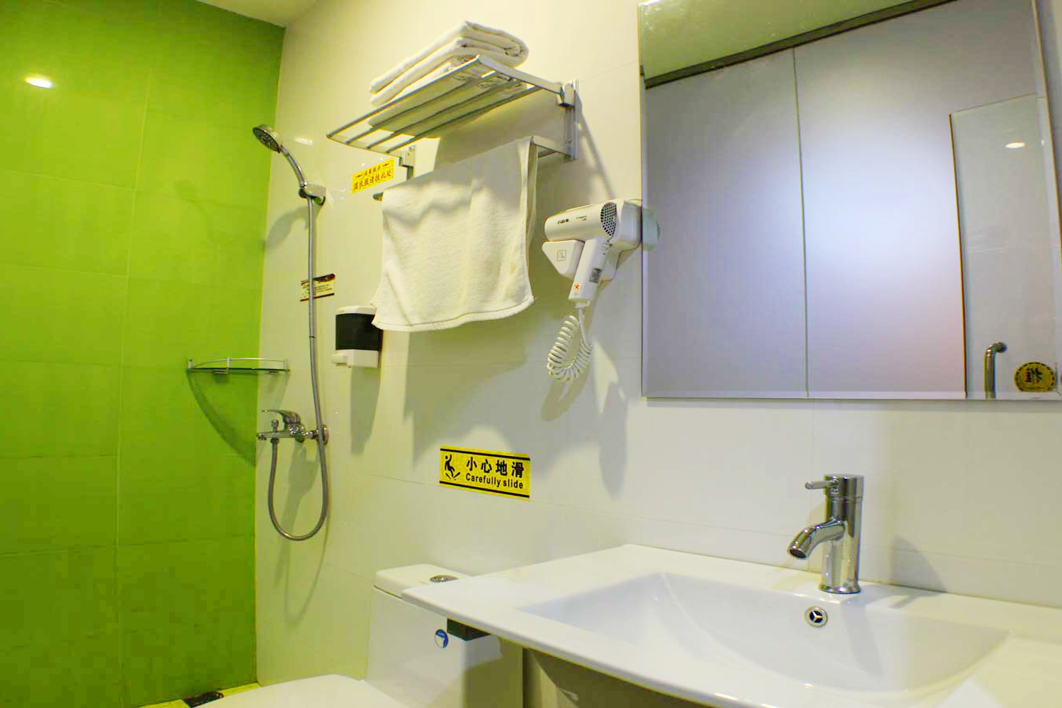 Heyi Express Hotel (Zhuhai Baijiao Science Park Doumen Bus Terminal) 2*