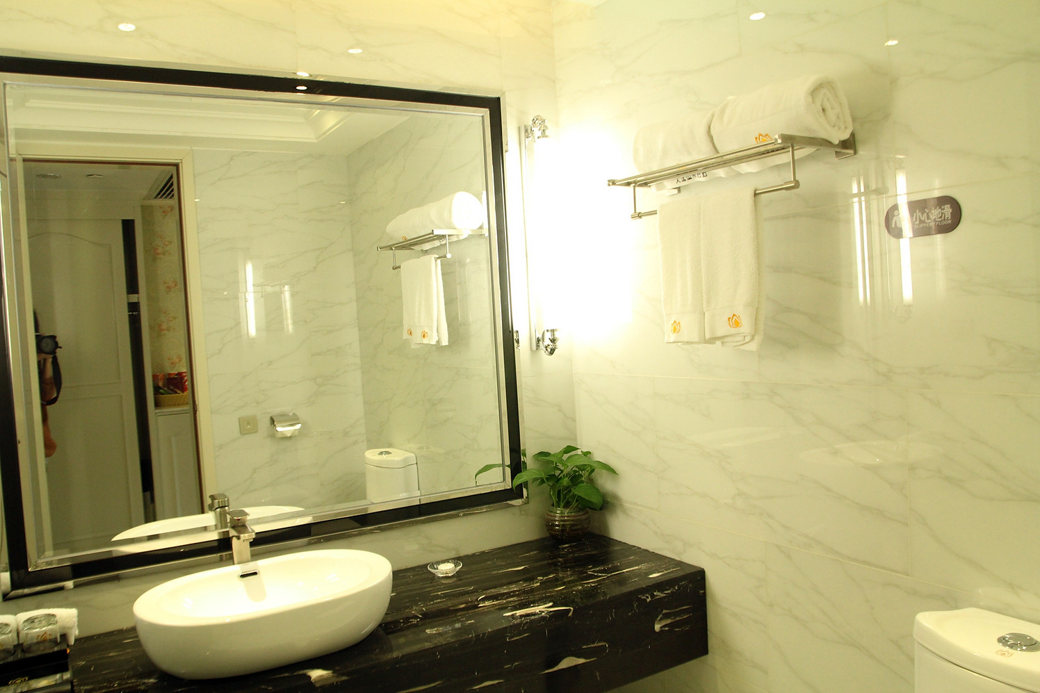 Tianyi International Hotel (Zhongshan Tanzhou Commercial Center) 3*