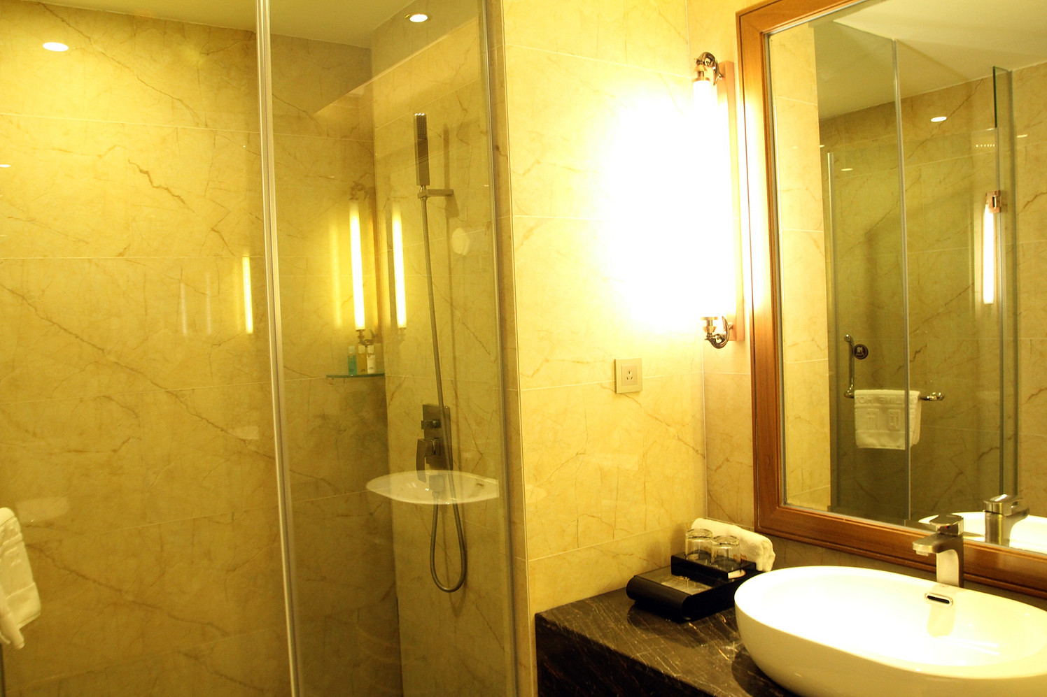 Tianyi International Hotel (Zhongshan Tanzhou Commercial Center) 3*
