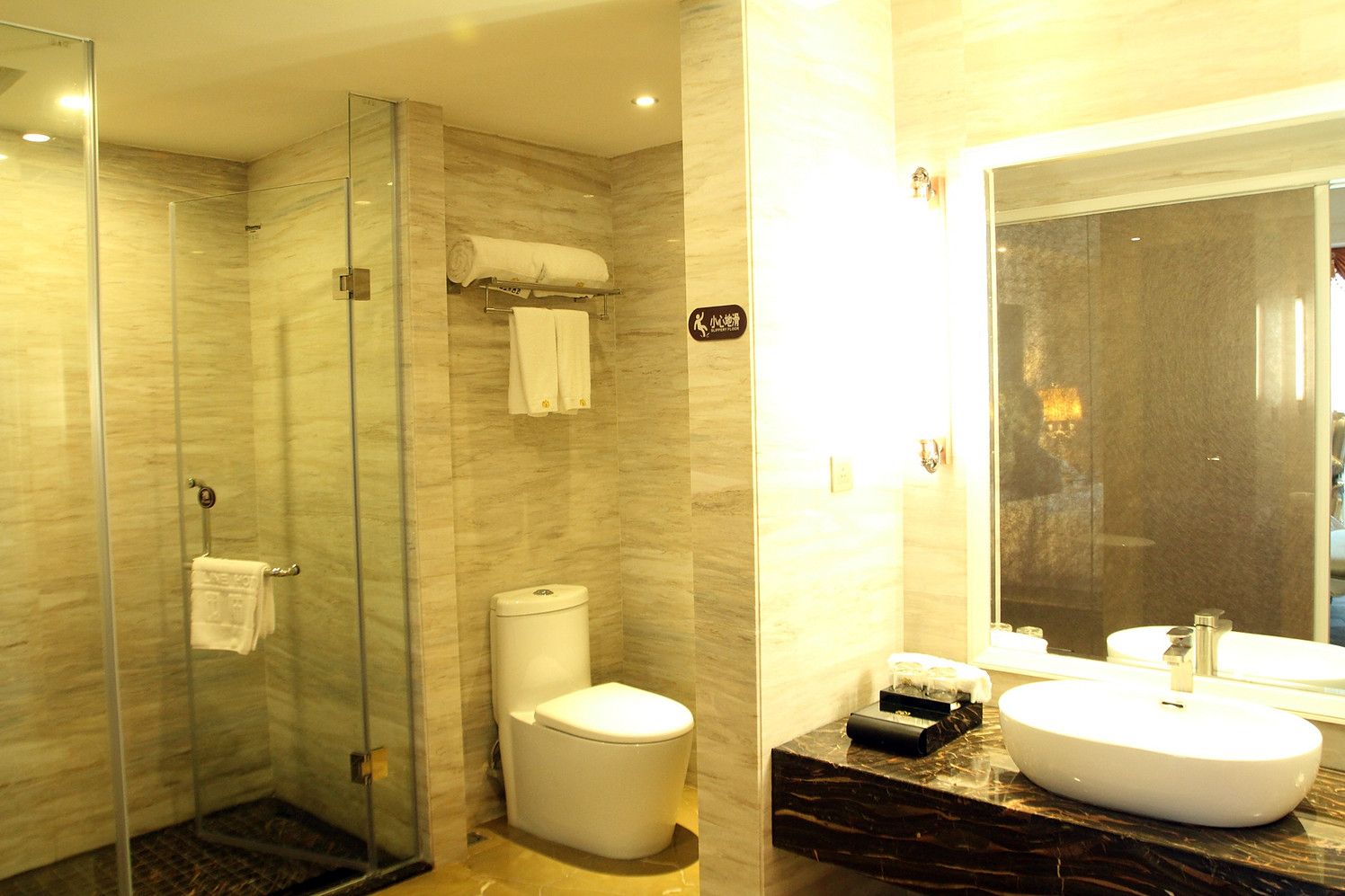 Tianyi International Hotel (Zhongshan Tanzhou Commercial Center) 3*