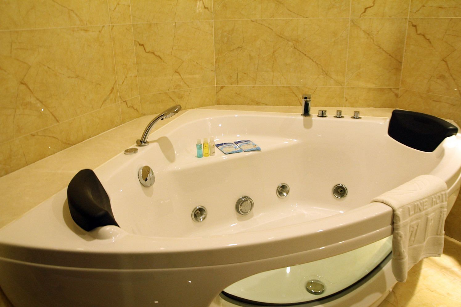 Tianyi International Hotel (Zhongshan Tanzhou Commercial Center) 3*