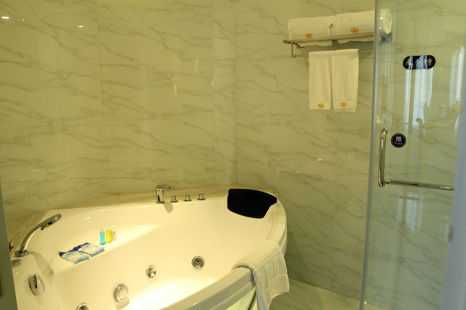 Tianyi International Hotel (Zhongshan Tanzhou Commercial Center) 3*