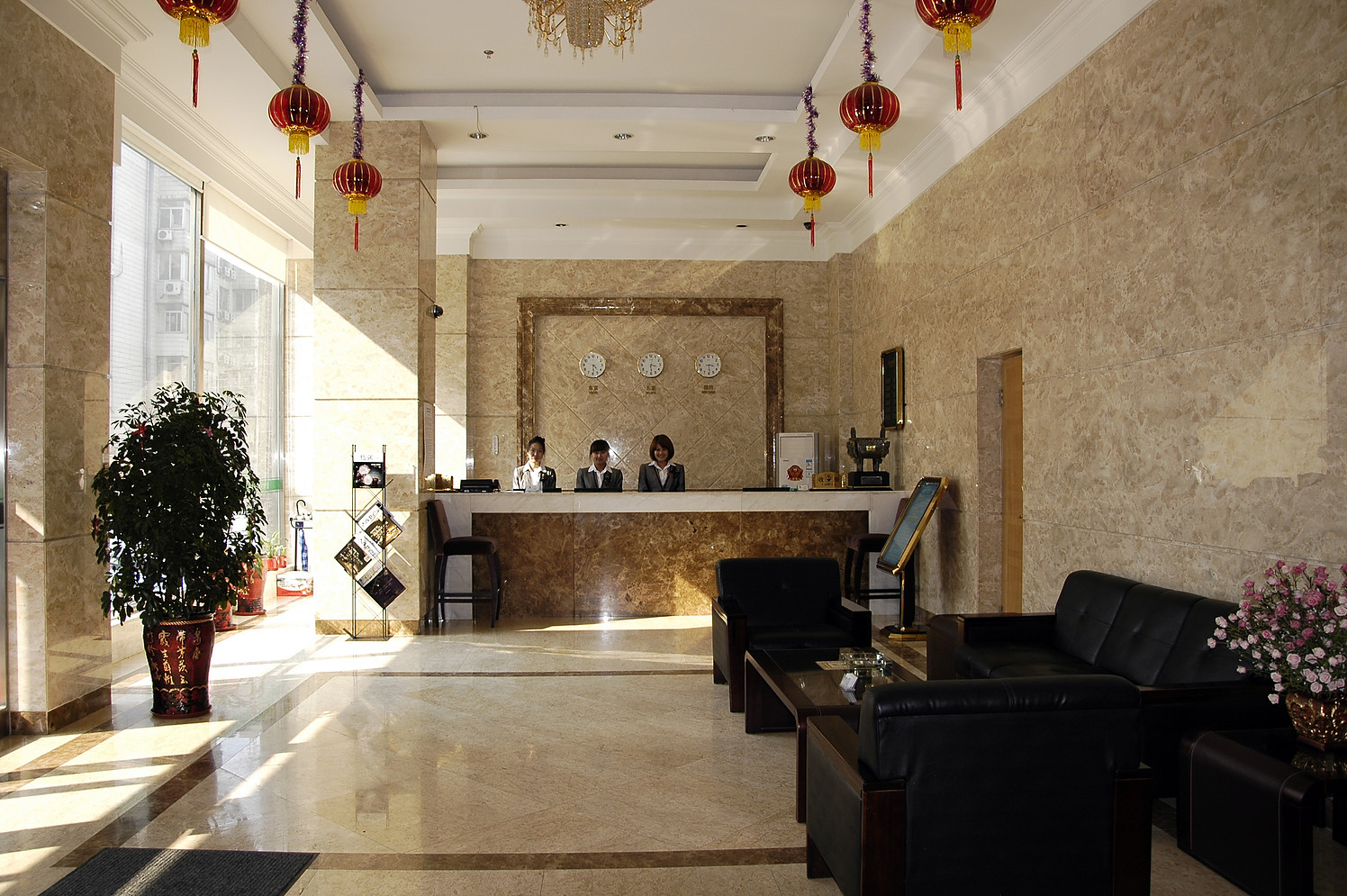 Guohua Holiday Hotel(Dalian Donggang Business District Venice Watertown) 2*