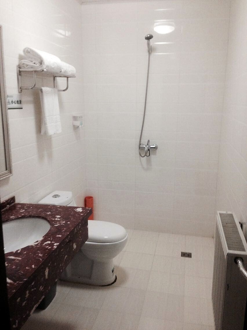 Guohua Holiday Hotel(Dalian Donggang Business District Venice Watertown) 2*