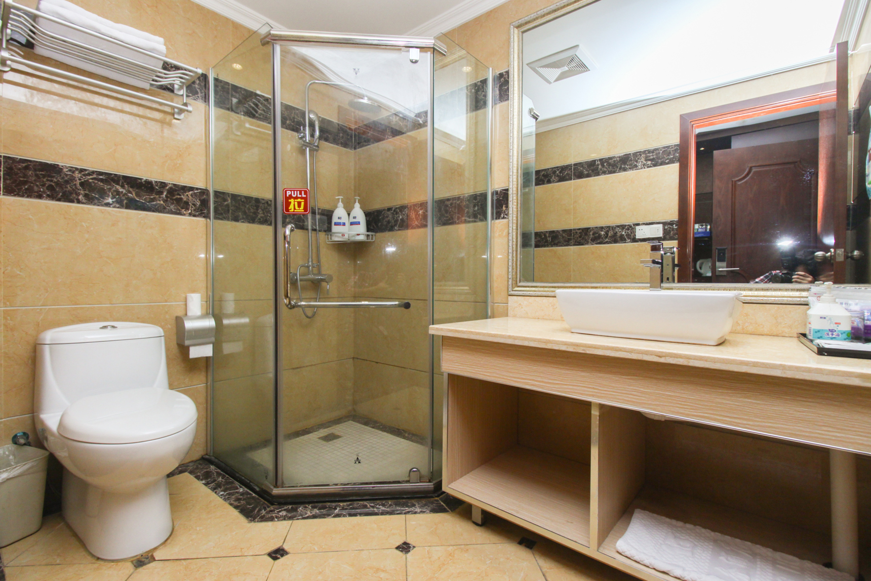 Chongqing Ba Bai Feng Traders Hotel 2*