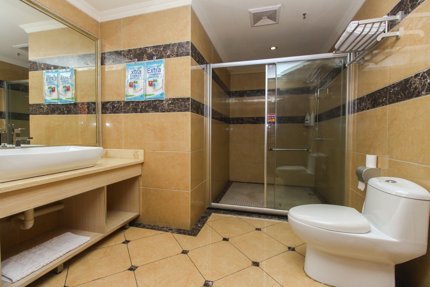 Chongqing Ba Bai Feng Traders Hotel 2*