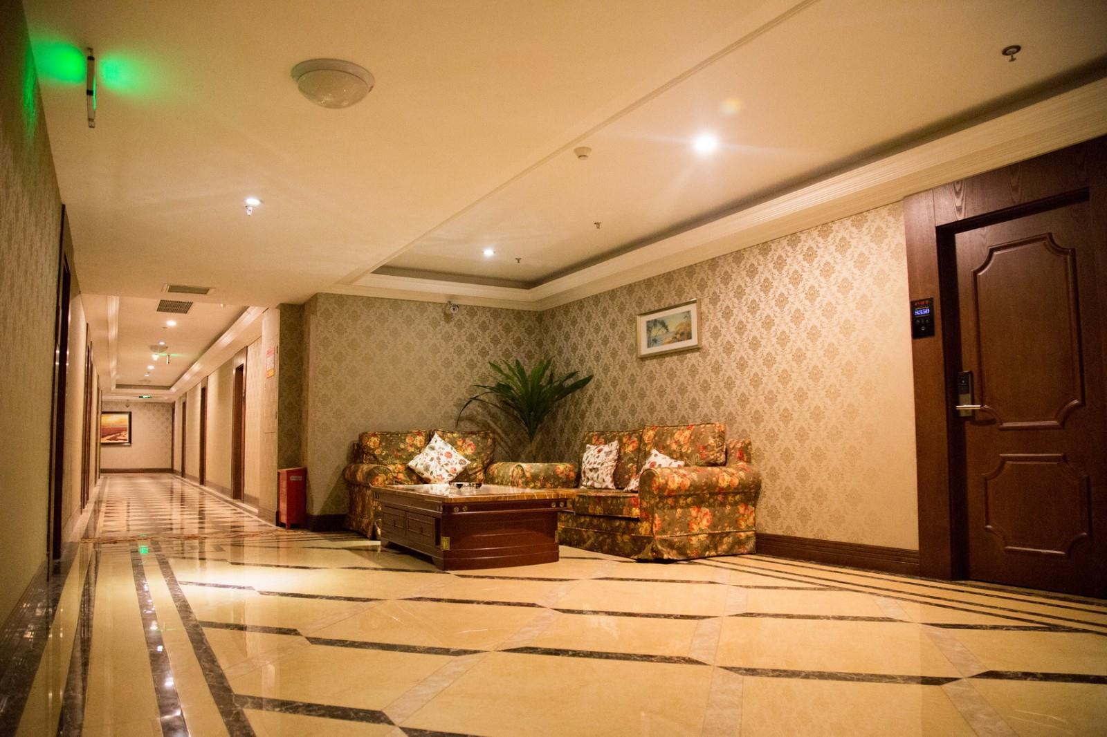 Chongqing Ba Bai Feng Traders Hotel 2*